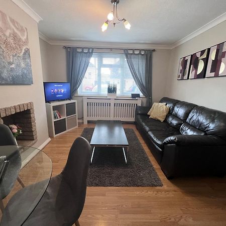 Croydon Apartment With Parking ロンドン エクステリア 写真